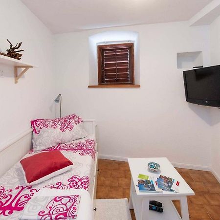Studio Tamburini City Center Apartment โรวีน ภายนอก รูปภาพ
