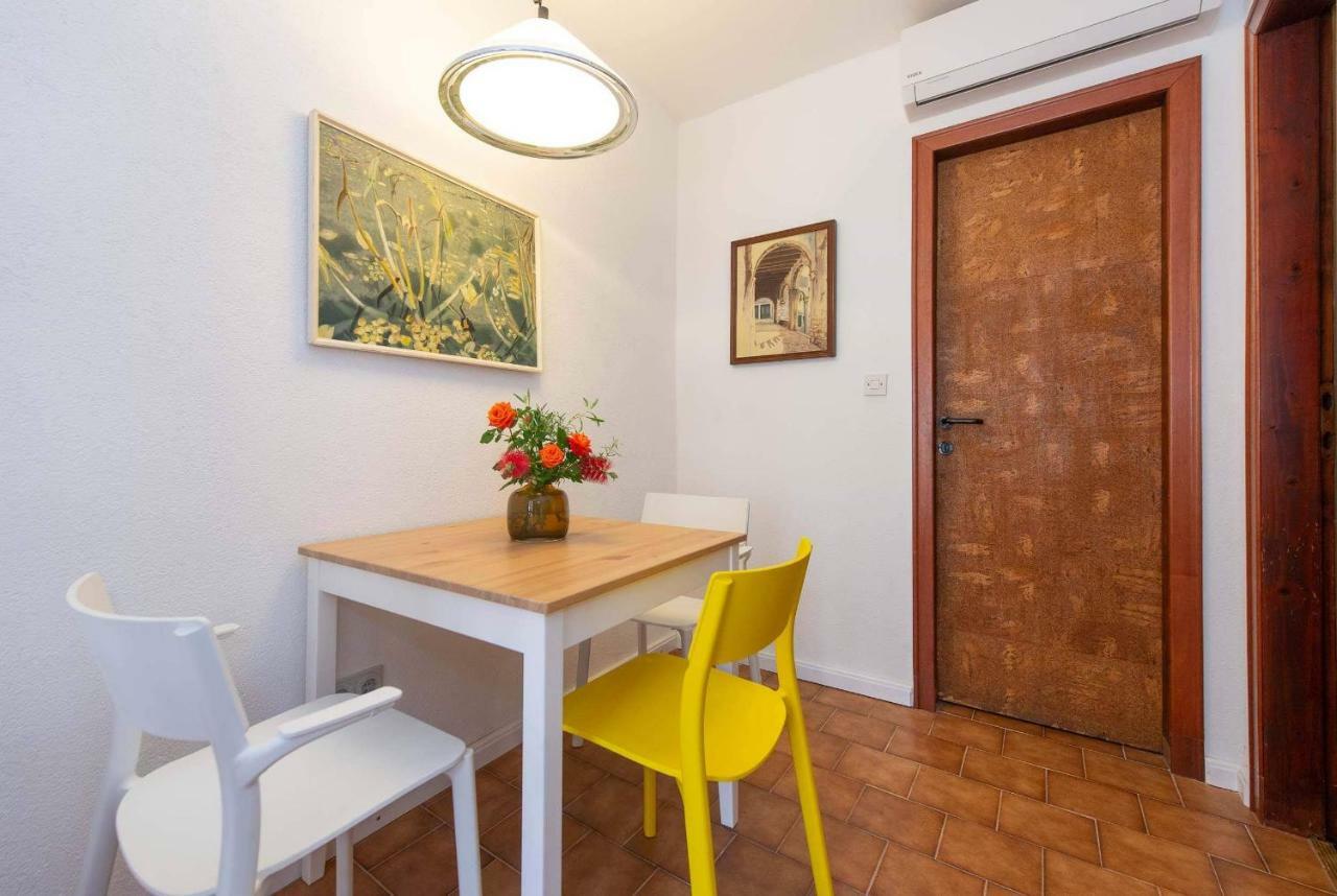 Studio Tamburini City Center Apartment โรวีน ภายนอก รูปภาพ