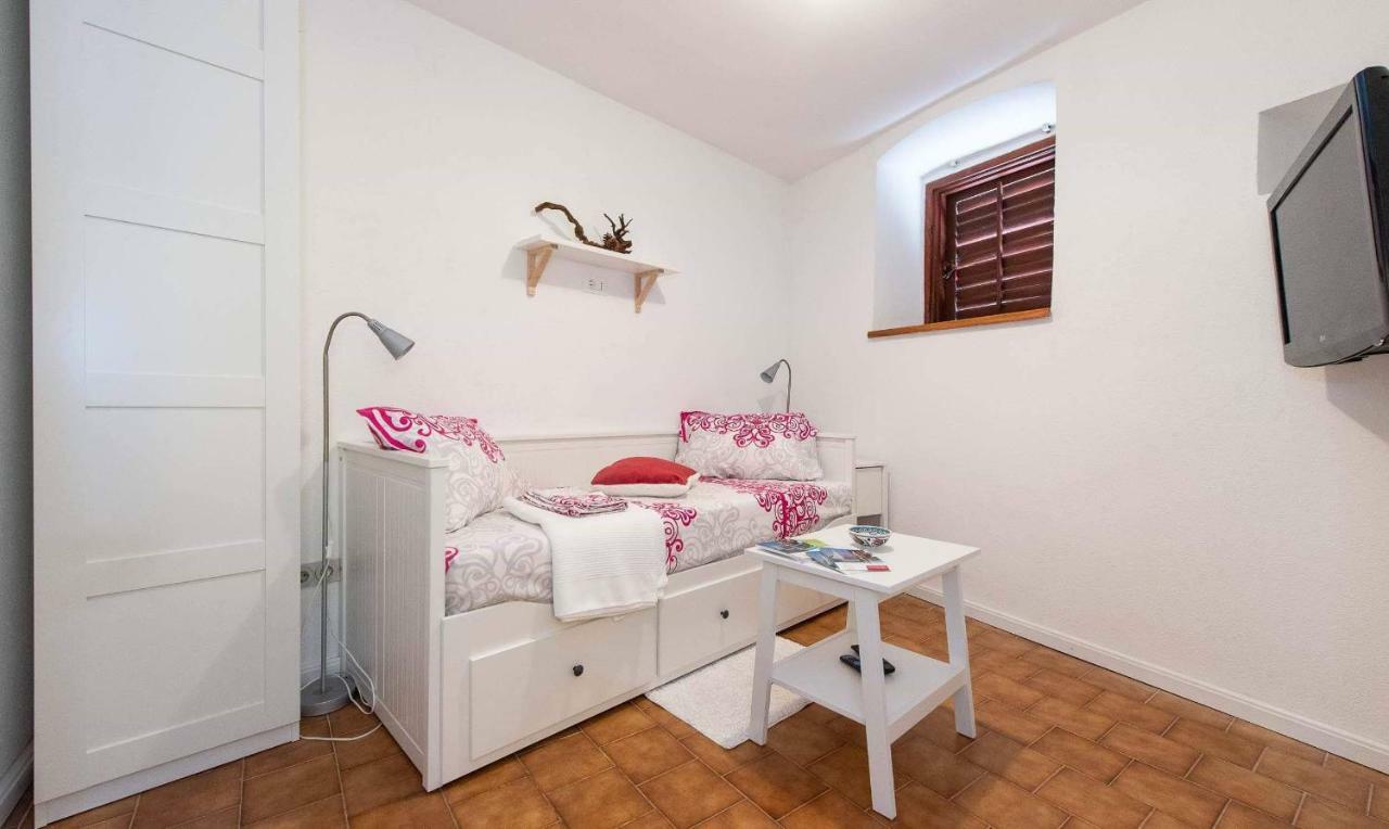 Studio Tamburini City Center Apartment โรวีน ภายนอก รูปภาพ