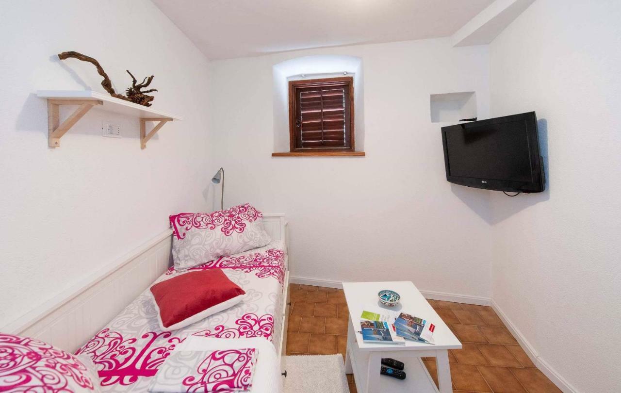 Studio Tamburini City Center Apartment โรวีน ภายนอก รูปภาพ